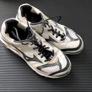 Mizuno volleyball court shoes